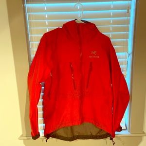 Arc’teryx Alpha LT Gore Tex pro shell